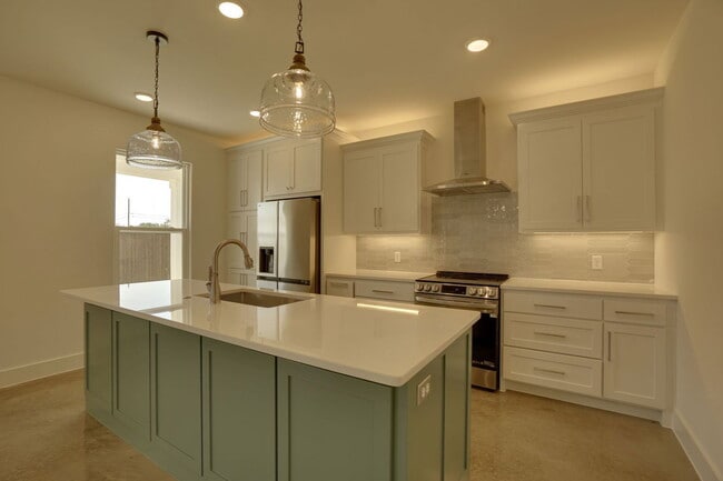 Building Photo - 112 Cardinal Wds