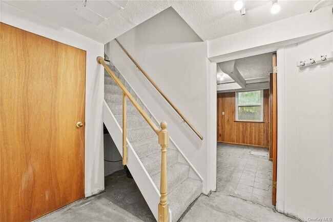 Building Photo - 47 Hommocks Rd