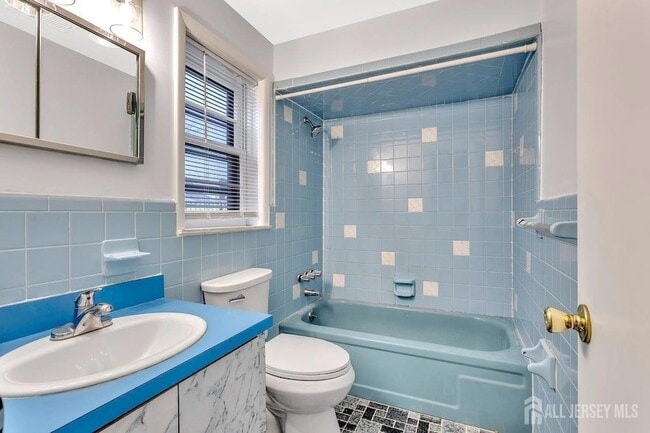 Building Photo - 118 Arlington Ave