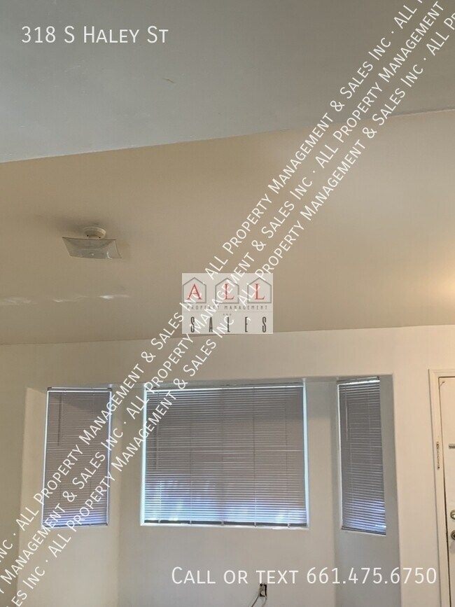 Building Photo - 318 S Haley St