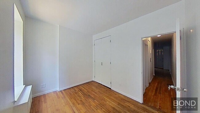 Building Photo - 247 W 26th St