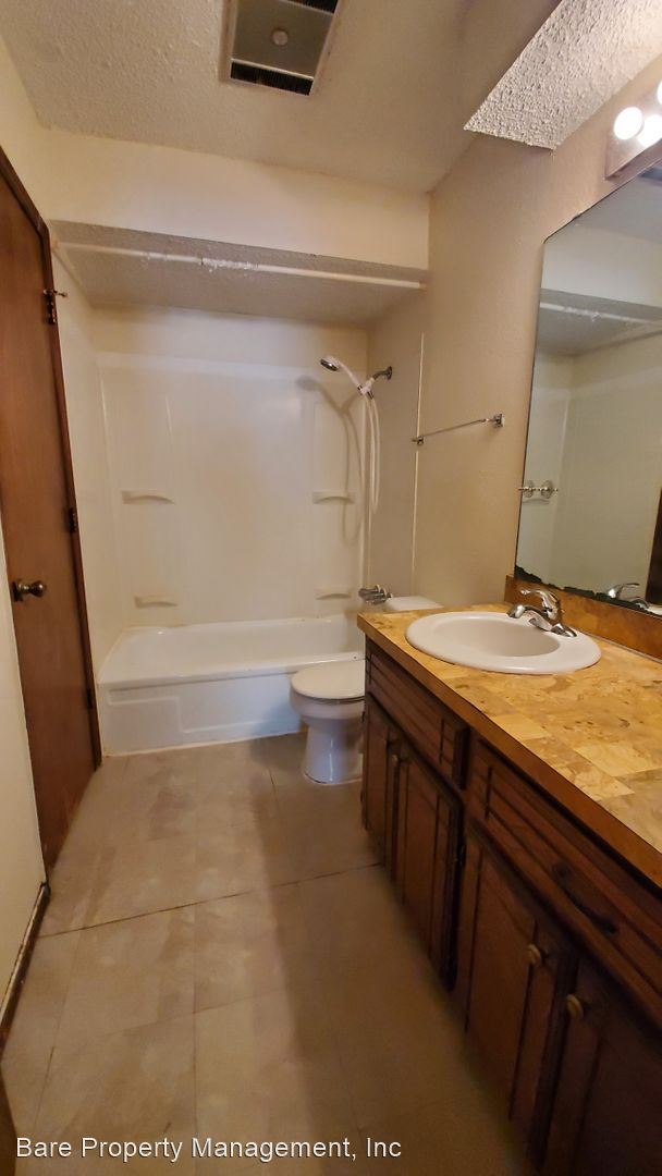 Building Photo - 2 br, 1 bath House - 2002 Twisted Oak Drive