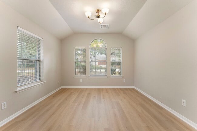 Building Photo - 99 E Foxbriar Forest Cir