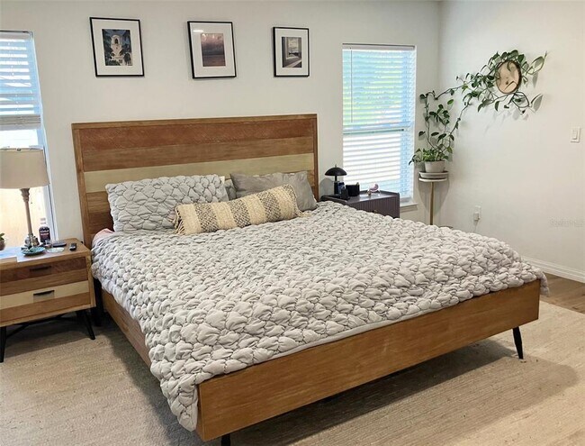 Building Photo - 2101 Queensboro Ave S