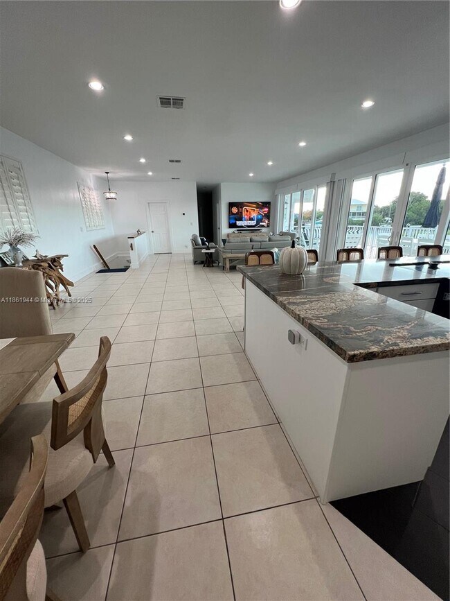 Building Photo - 7760 Aviation Blvd