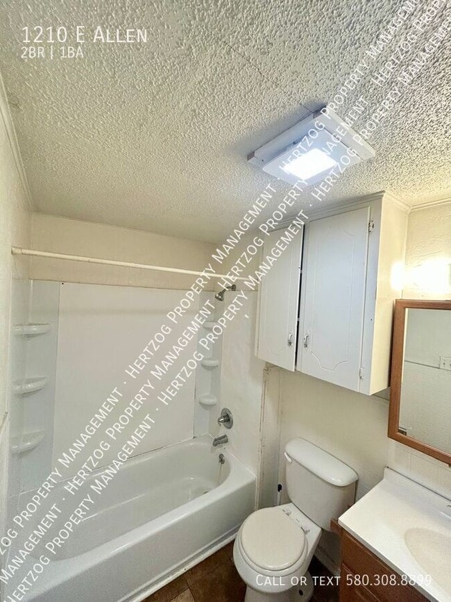 Building Photo - 1210 E Allen-