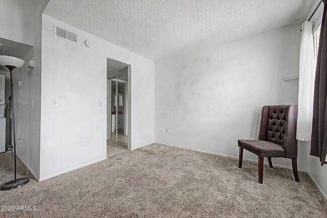 Building Photo - 461 W Holmes Ave