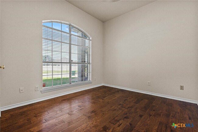 Building Photo - 418 Canoe Dr