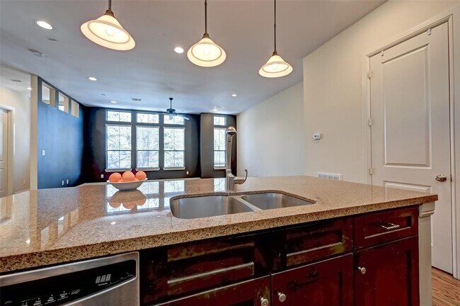Building Photo - 5211 Eigel St
