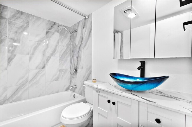 Building Photo - 251 S Cypress Rd