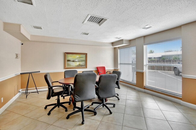 Building Photo - 2555 NE 11th St