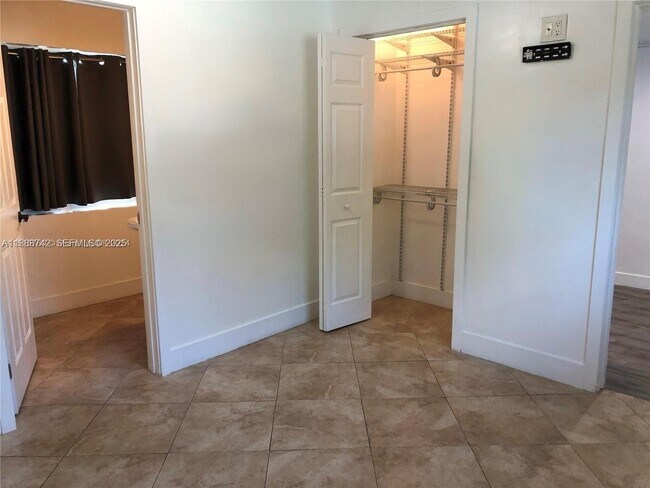 Building Photo - 6819 SW 15th St