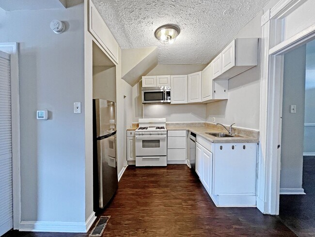 Building Photo - 16 S Stafford Ave