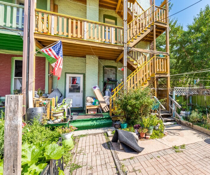 Building Photo - 901 W 19th St