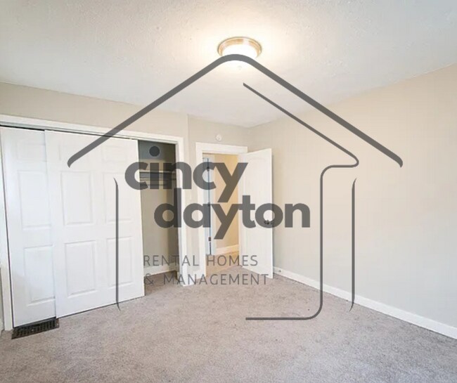 Building Photo - 3925 E 3rd St