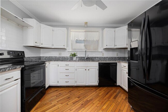 Building Photo - 36 N Beacon Terrace