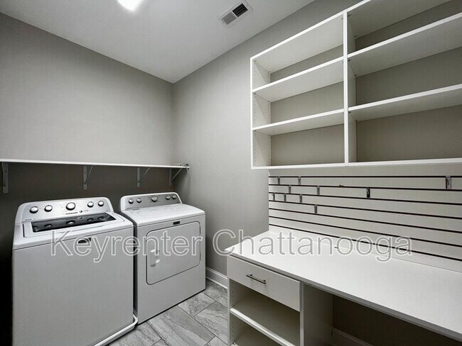 Building Photo - 1749 Seven Pines Ln