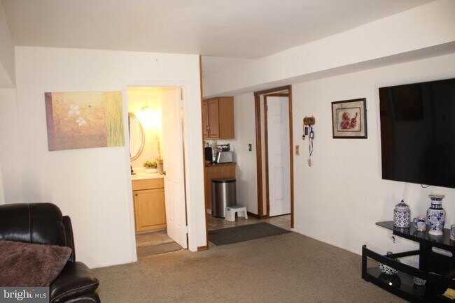 Building Photo - 219 Meadow Dr