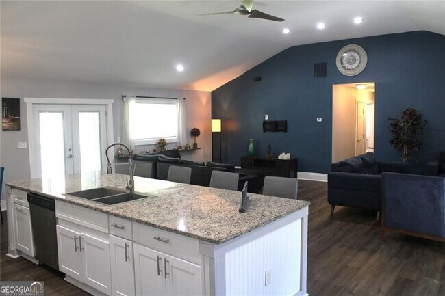 Building Photo - 4495 Kent Rd