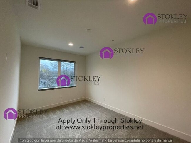 Building Photo - 3184 Manor Ave