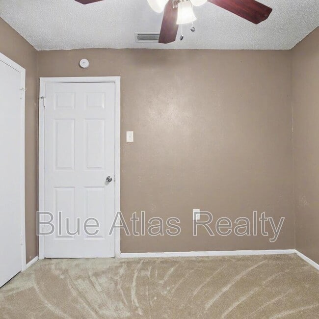 Building Photo - 805 Cherry Hills Dr