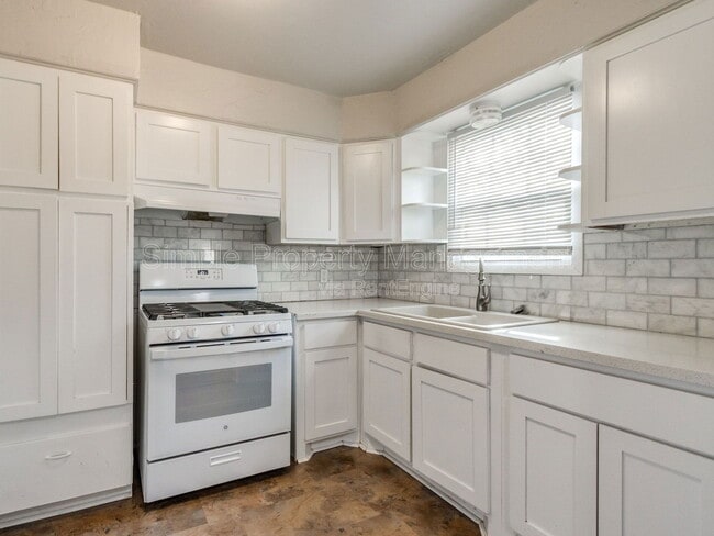 Building Photo - 10 SE Grand Blvd