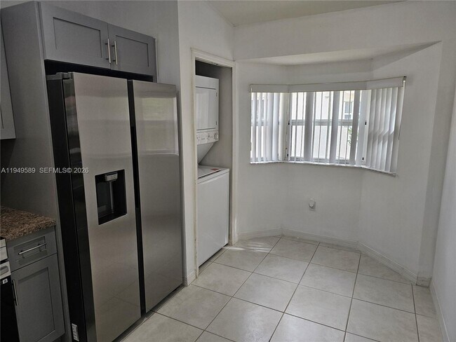 Building Photo - 2911 SE 13th Ave