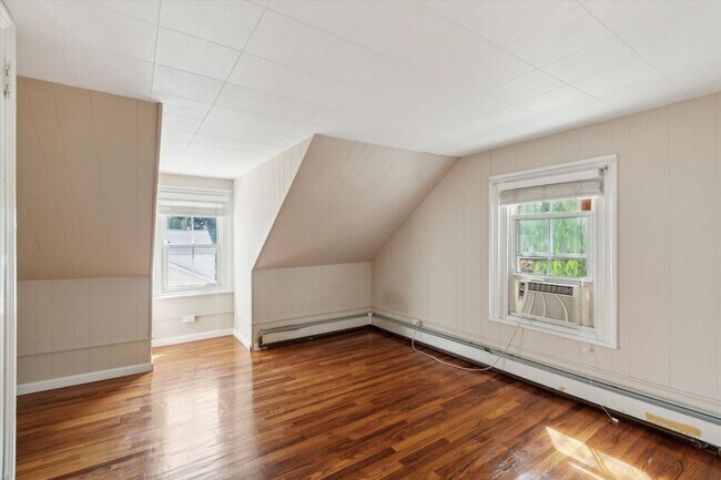 Building Photo - Single Family Home in Berwyn