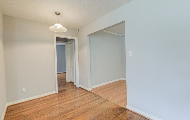Building Photo - 5907 Nelwyn St