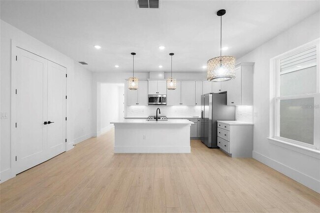 Building Photo - 2131 Brighton Ln