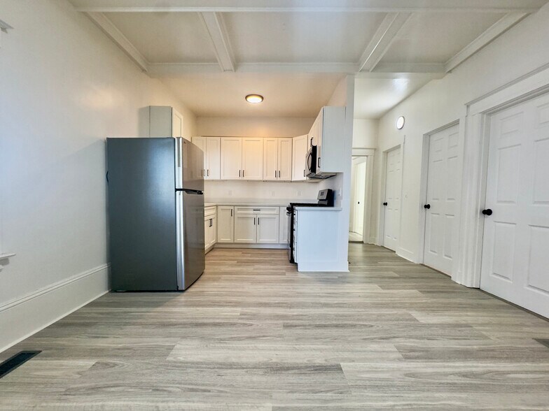 Building Photo - 3218 West St