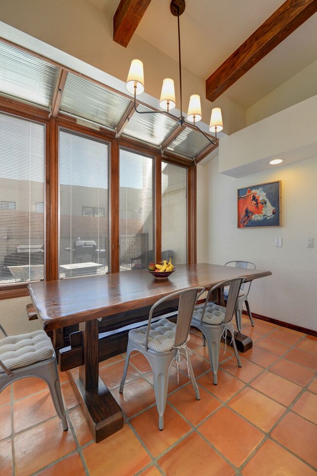 Building Photo - Stunning 4-Bedroom Albuquerque Foothill Ho...