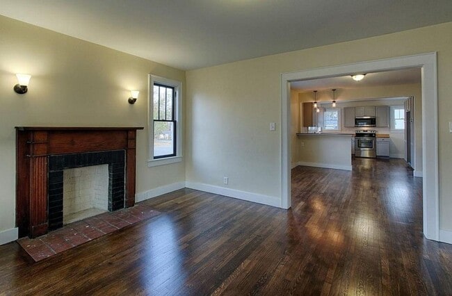 Building Photo - *****COMING SOON****Charming Home in North...
