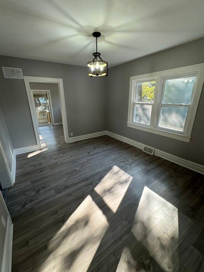 Building Photo - 454 Colford Ave