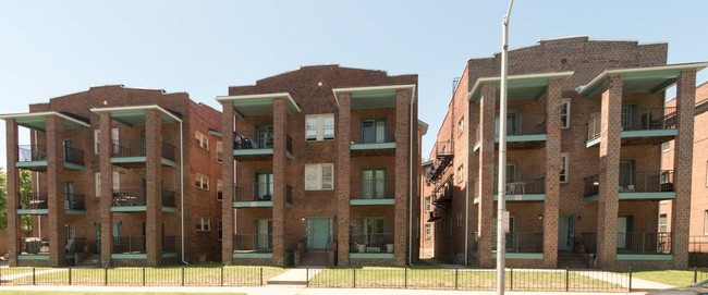 Building Photo - 2300 Ocala Ave