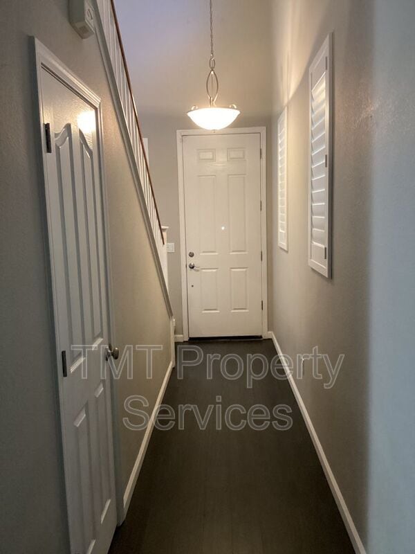 Building Photo - 530 Candela Cir