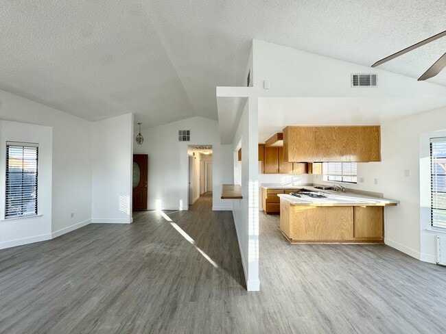 Building Photo - 9808 Susan Ave