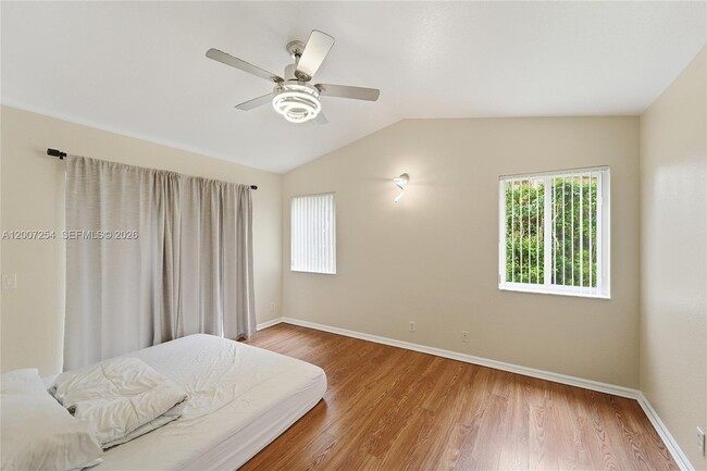 Building Photo - 1004 Golden Cane Dr