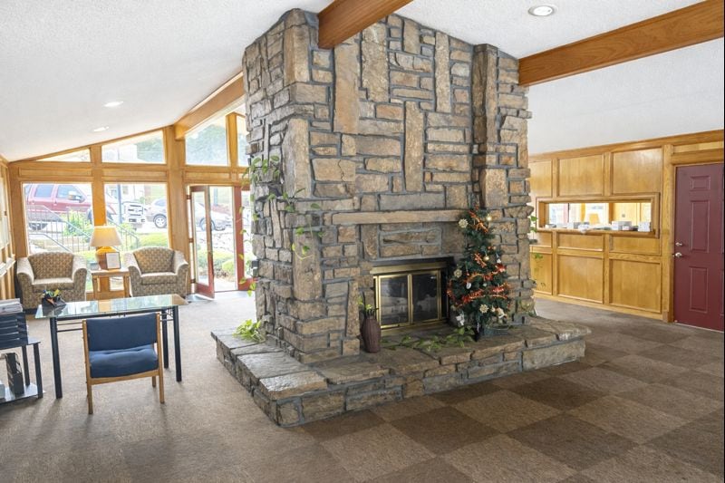 Building Photo - 410 Oakwood Ave