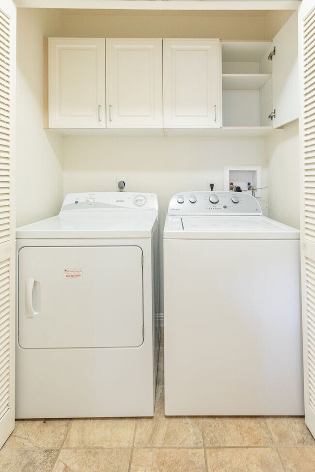 Building Photo - Charming 3 Bedroom, 2.5 Bath Condo in Ko Olina Fairways(Golf Course View)