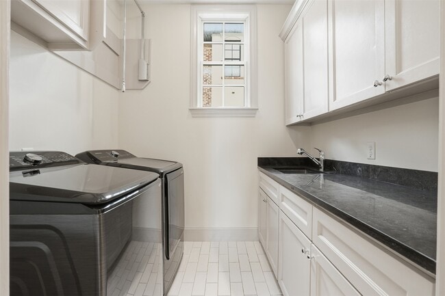 Building Photo - 19 Robita St