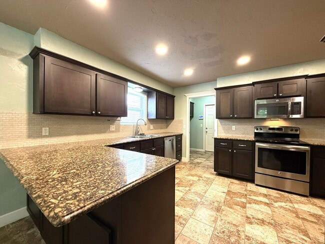 Building Photo - 5324 Eden Dr