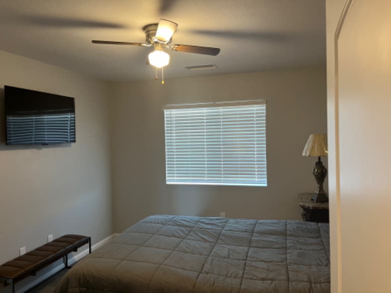 Building Photo - 12327 Farmington St