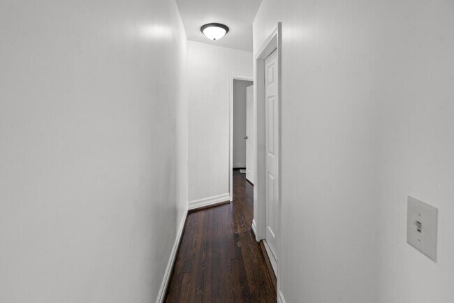 Building Photo - 2210 Busse St