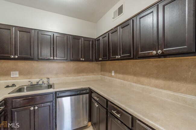 Building Photo - 3097 Colonial Way