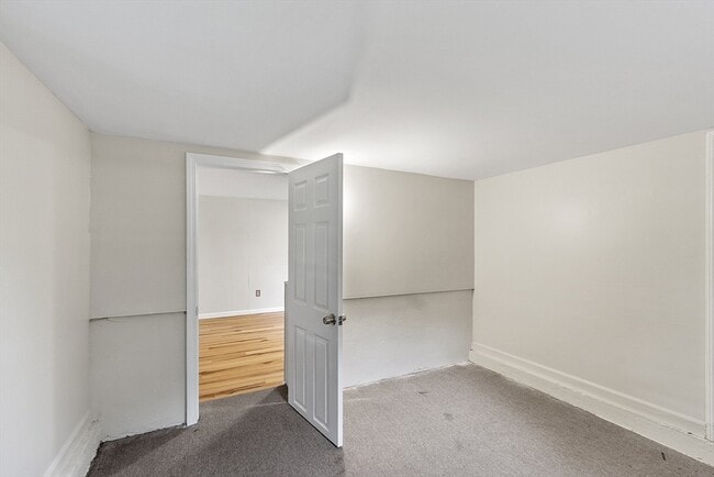 Building Photo - 1022 Pleasant St