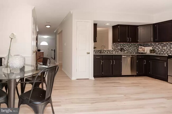 Kitchen - 5519 Stroud Ct