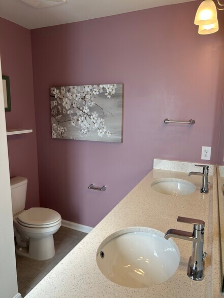 Primary Bath - 813 Bond St