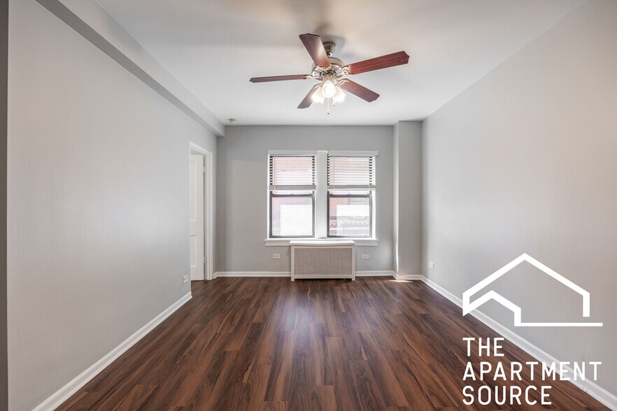 Building Photo - 1140 N La Salle Dr