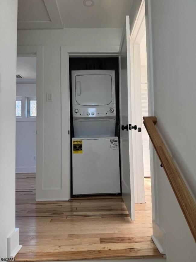 Building Photo - 11 Cleveland St